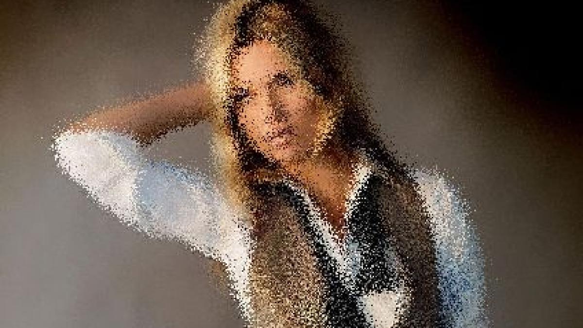 veste socanta un manechin celebru a paralizat nu si mai simte bratul drept