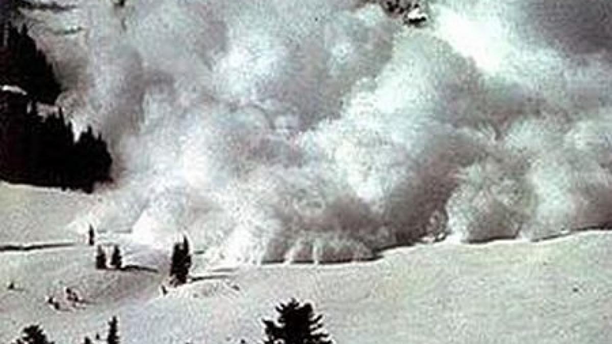 tone de zapada au luat o la vale spre sosele circulatia rutiera si traficul feroviar blocate din