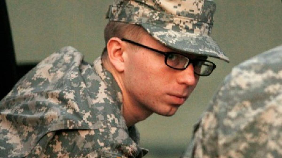 soldatul bradley manning inculpat pentru colaborare cu inamicul in cazul wikileaks