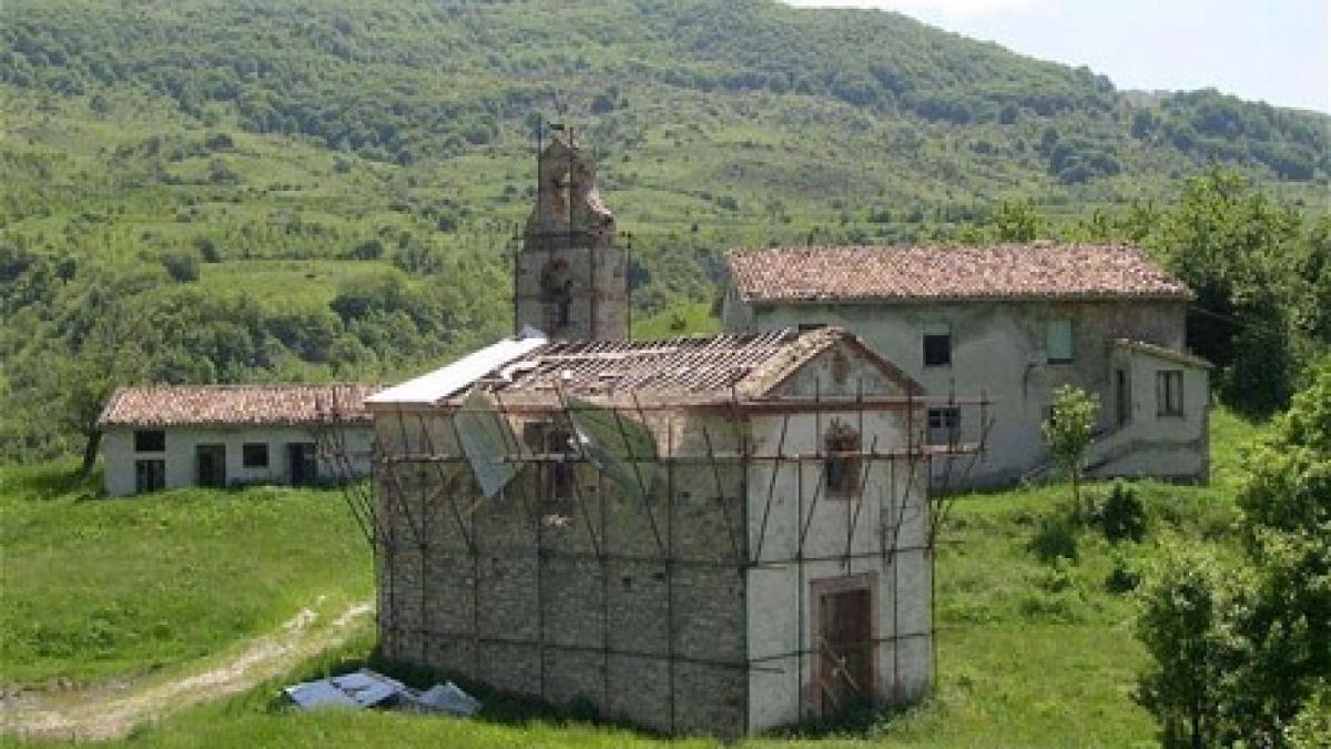 autoritatile franceze au scos la vanzare un sat din centrul tarii vezi aici pentru ce pret