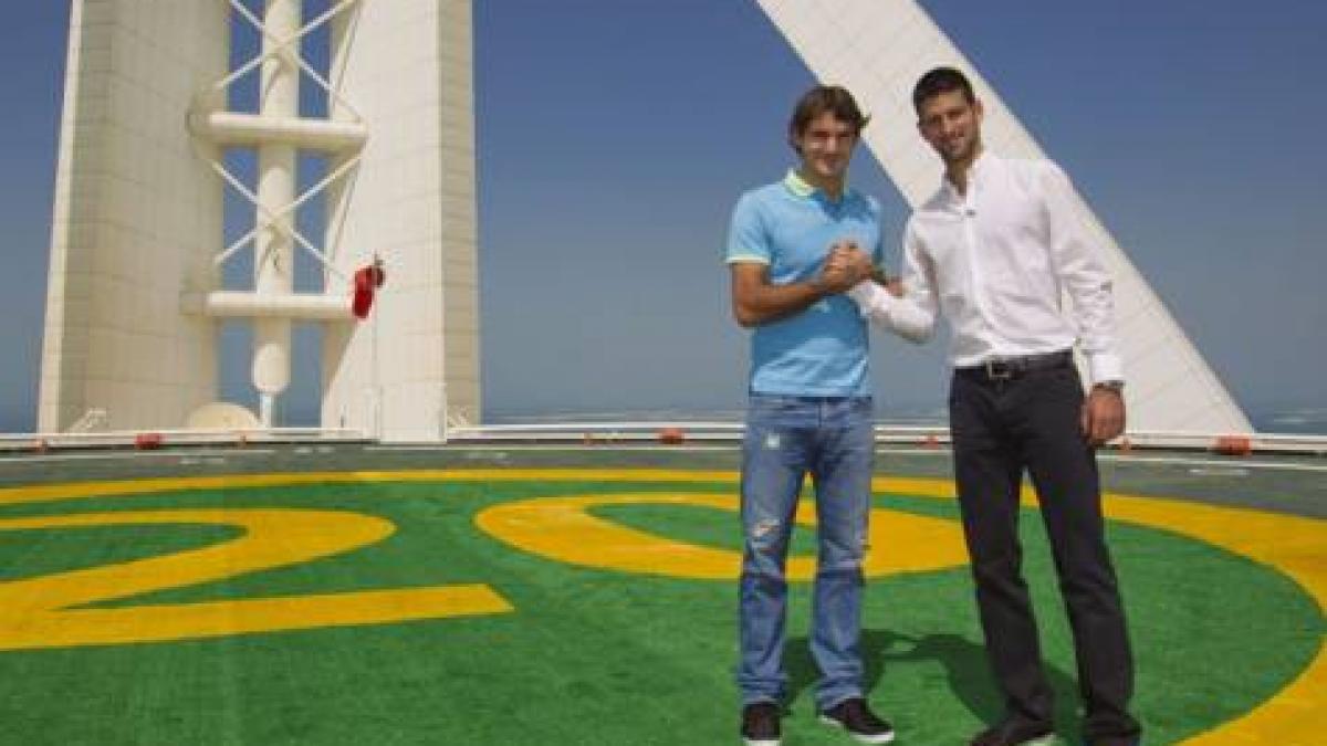 djokovic si federer la inaltime s au pozat si au schimbat cateva mingi pe burj al arab