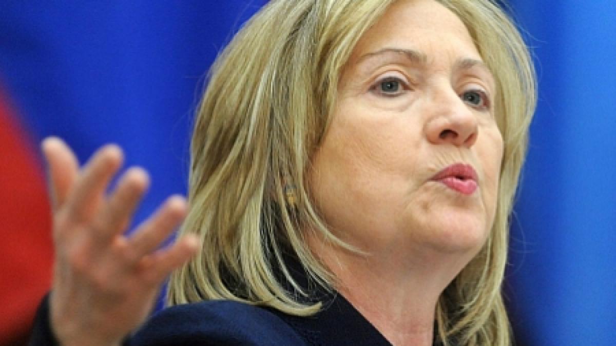 hillary clinton face apel la incetarea violentelor din afganistan dupa arderea unor exemplare din