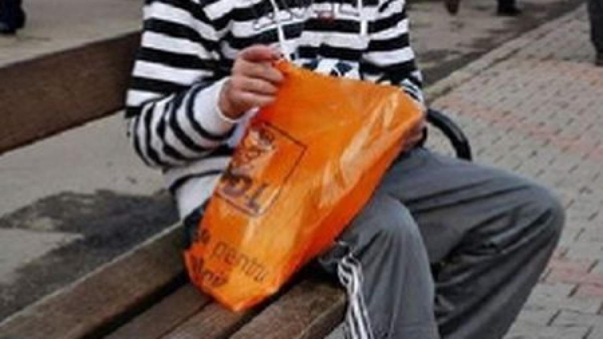 asa face pdl politica cumpara voturile alegatorilor cu uniforme militare