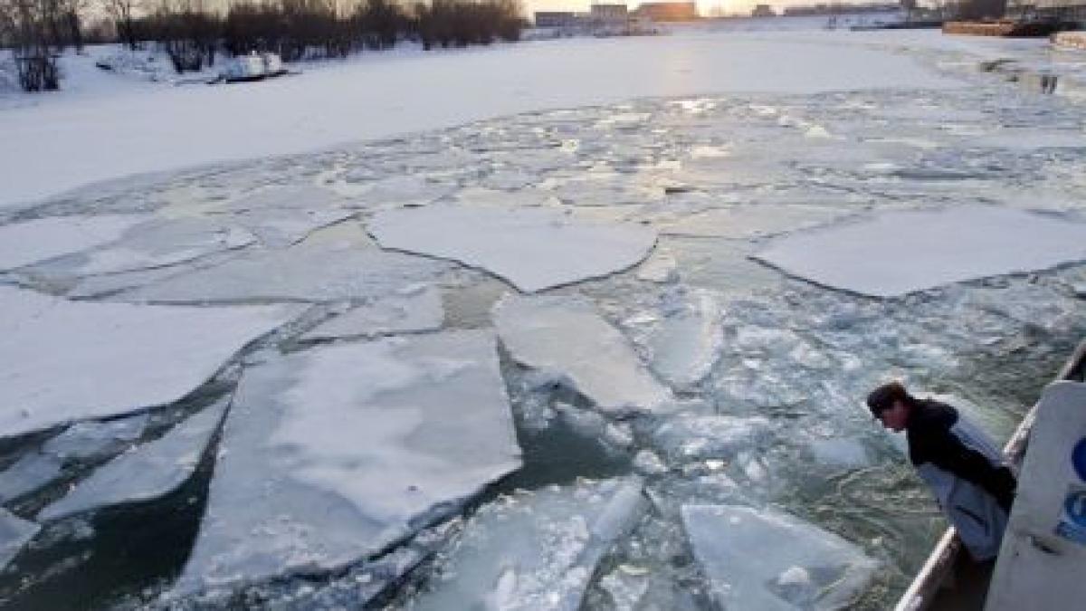 pericol de moarte pe dunare o nava cu 700 de tone de porumb s a scufundat noaptea trecuta