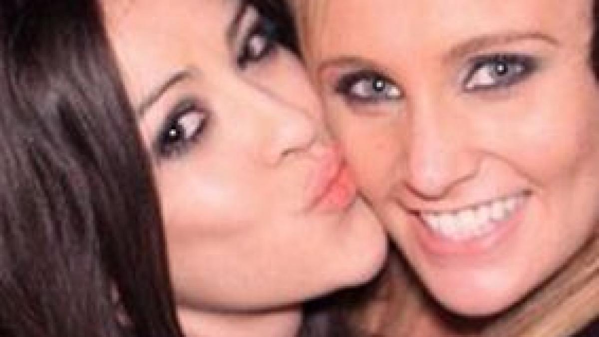 si au blestemat zilele dupa ce le au vazut in club detaliul din aceasta imagine a pus pe fuga