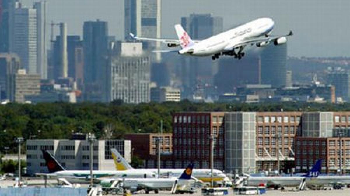 unul dintre cele mai aglomerate aeroporturi din europa afectat de greva angajatilor