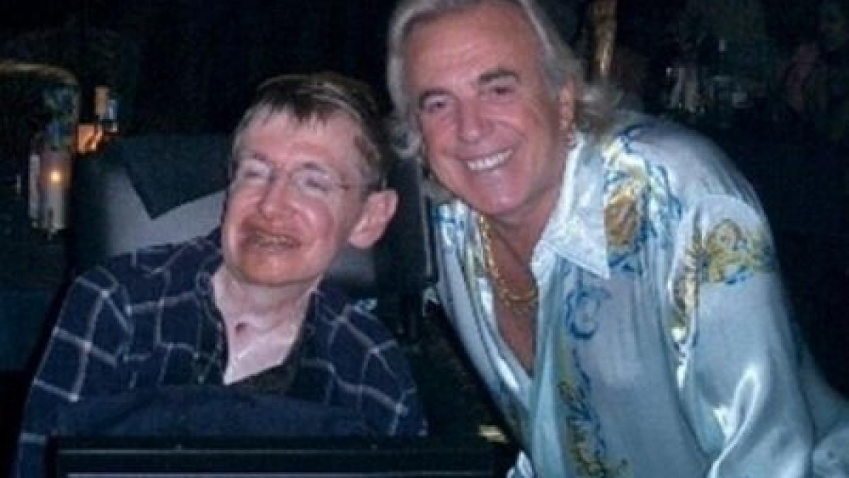 ce face stephen hawking cand nu descifreaza misterele universului