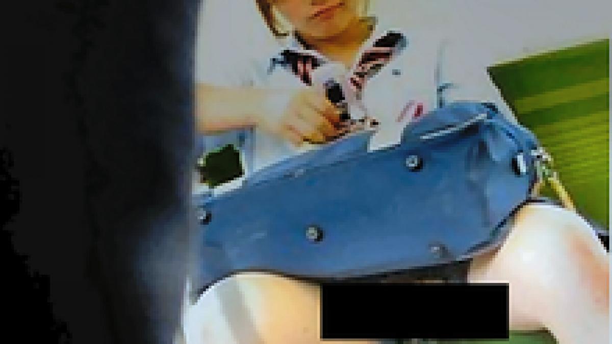 ce se intampla cand pleci fara chiloti pe tine uite ce au vazut sute de oameni intr un metrou din