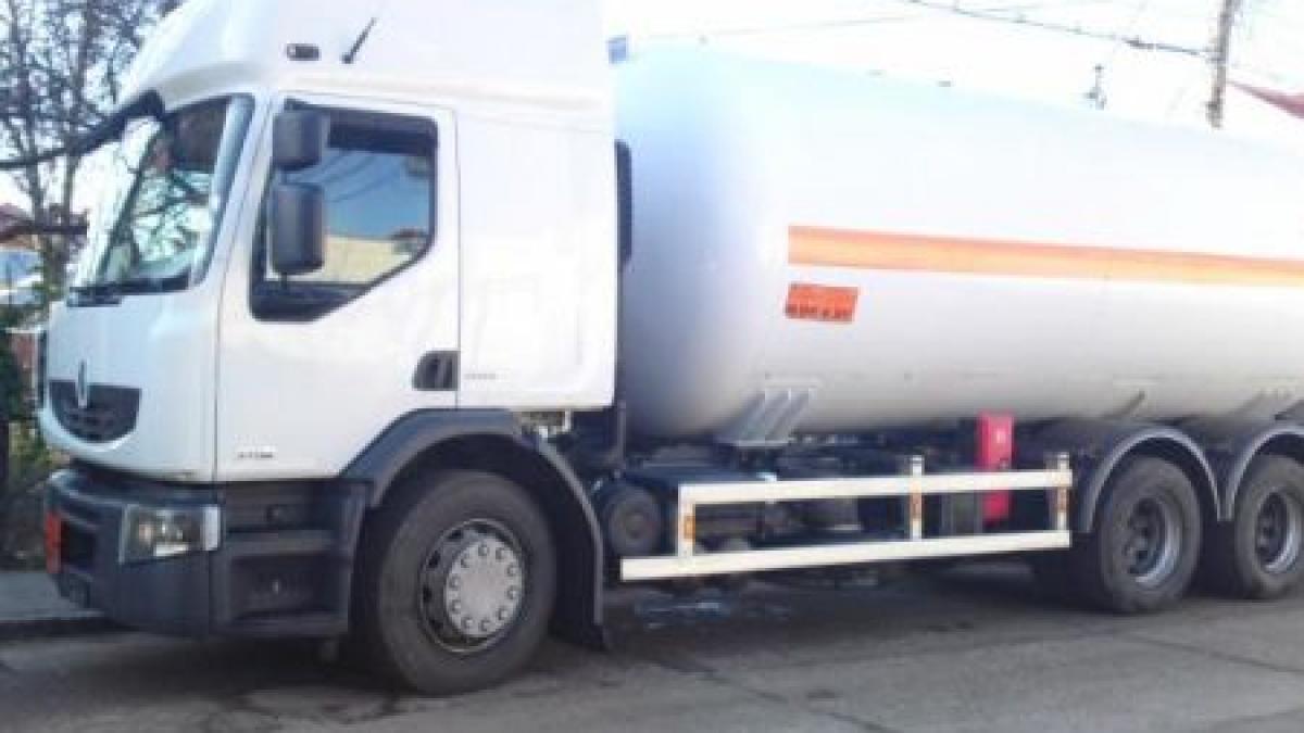 doi unguri au furat benzina cu tonele din romania vezi ce metode foloseau ca sa nu fie prinsi