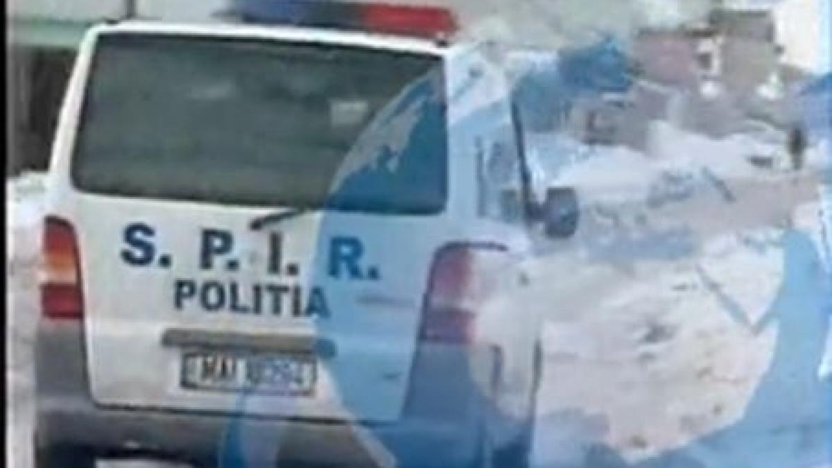 politistii bucuresteni i au prins pe talharii care au jefuit in plina strada o familie din sintesti