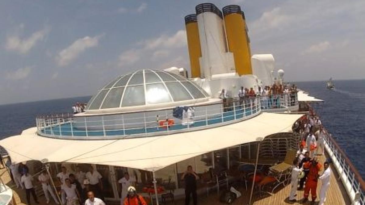 cosmar 14 romani se afla la bordul navei naufragiate costa allegra alaturi de alti 1 000 de oameni