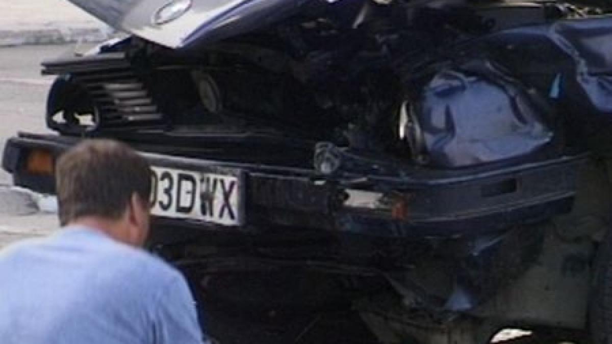 regele romilor din costesti a provocat un accident dupa ce a fost sicanat in trafic