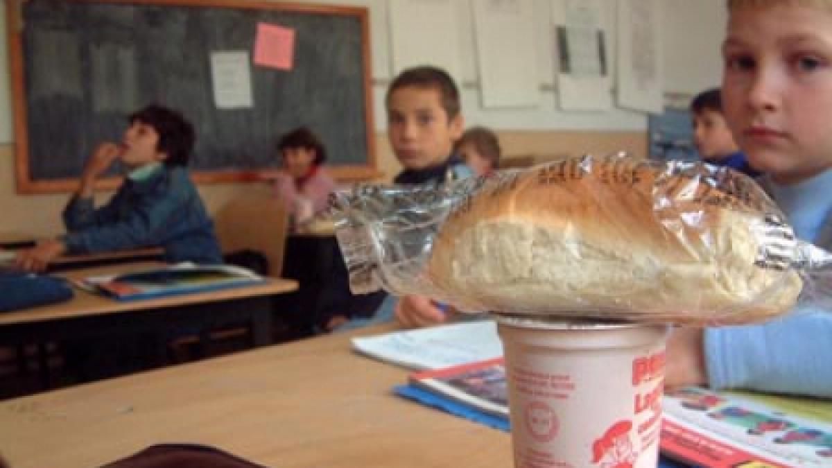 elevii din giurgiu nu vor mai primi lapte corn si mere bugetul cj a fost atacat de prefectura