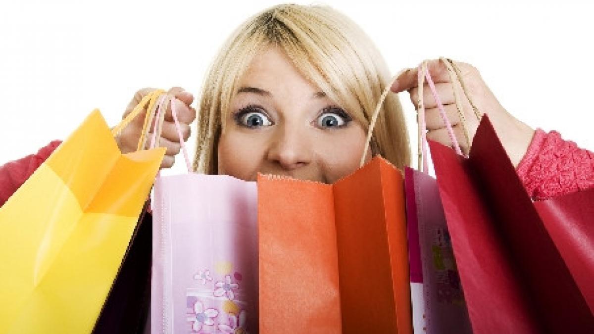 prime de martisor la firmele cu datorii angajatele snlo au primit cadouri de 225 000 lei