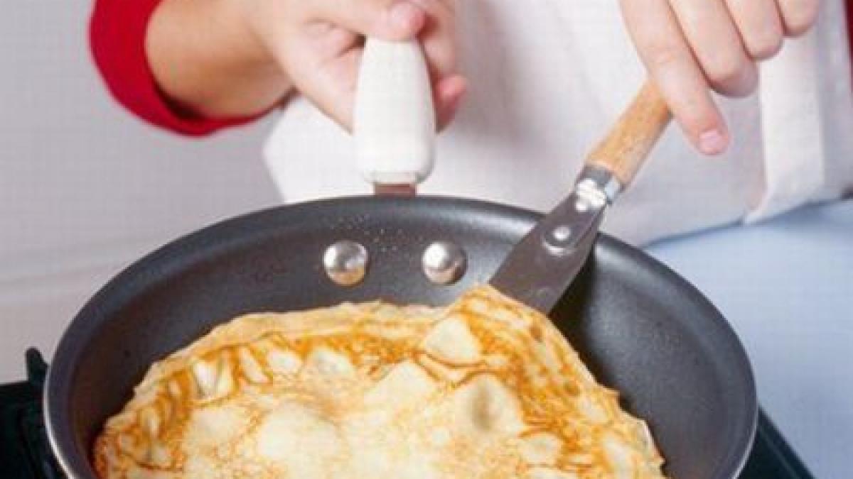 zeci de brasoveni s au imbulzit si au stat la cozi interminabile pentru a prinde tigai la promotie