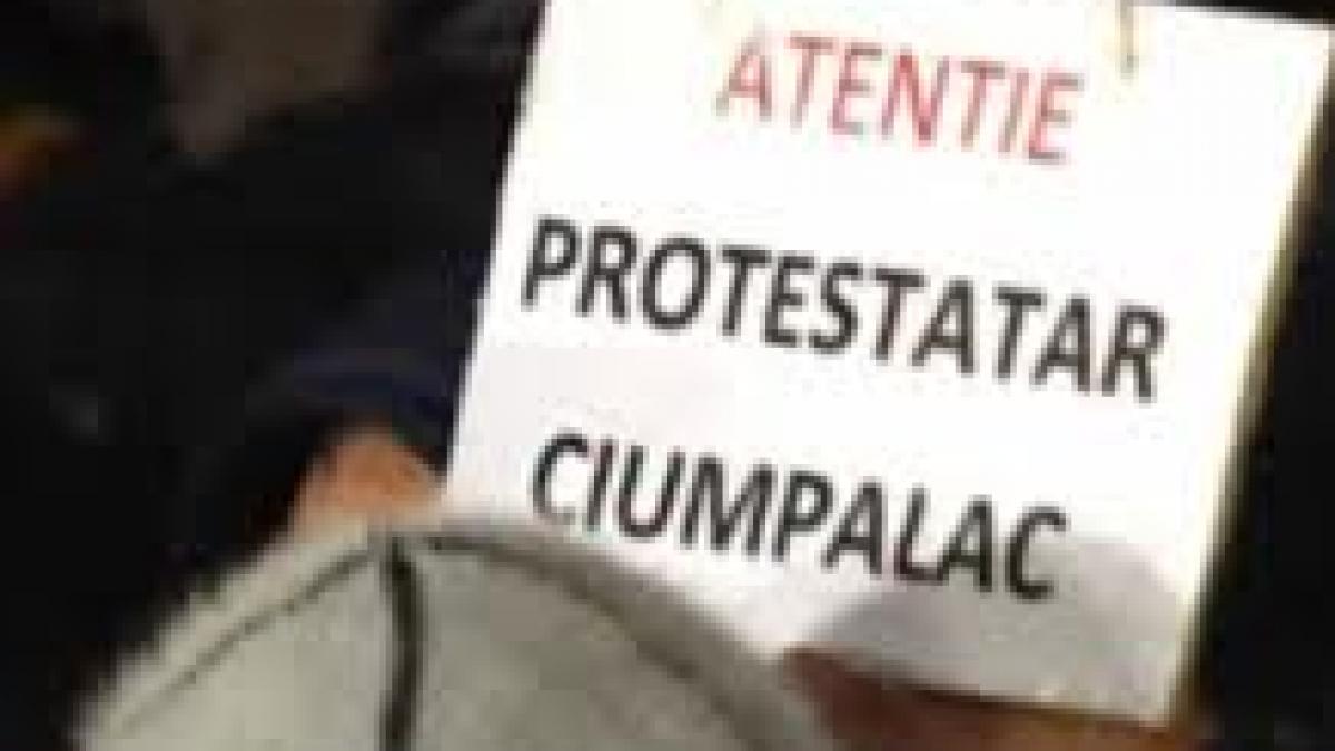 fabula viermilor si a ciumpalacilor cei ce se cred etern carmaci cateodata ajung hrana pentru