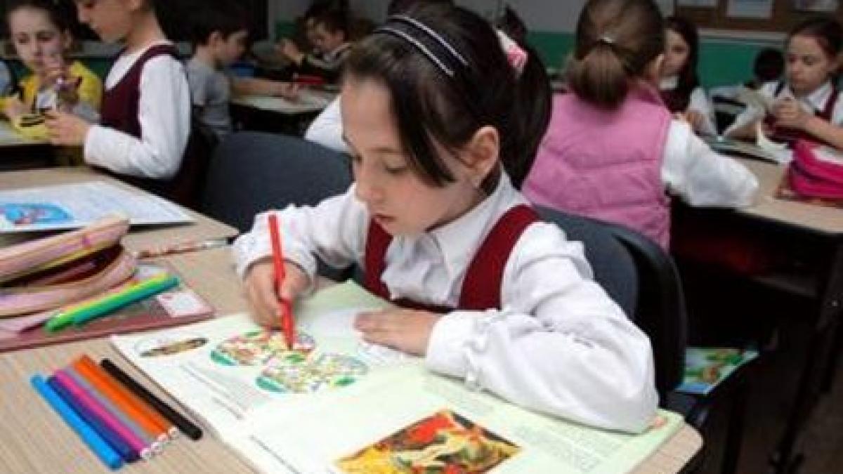 inscrierea la scoala ii aduce pe parinti la limita legii de ce isi schimba oamenii buletinele