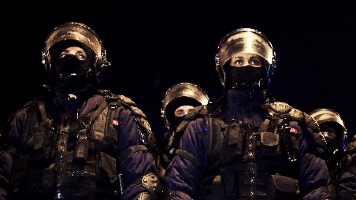 justitie in timpul liber doi ofiteri jandarmi sot si sotie au prins un hot care jefuia o femeie in