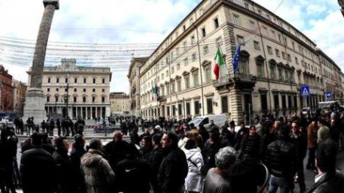 roma trei proteste intr o zi zeci de mii de manifestanti adunati impotriva guvernului condus de