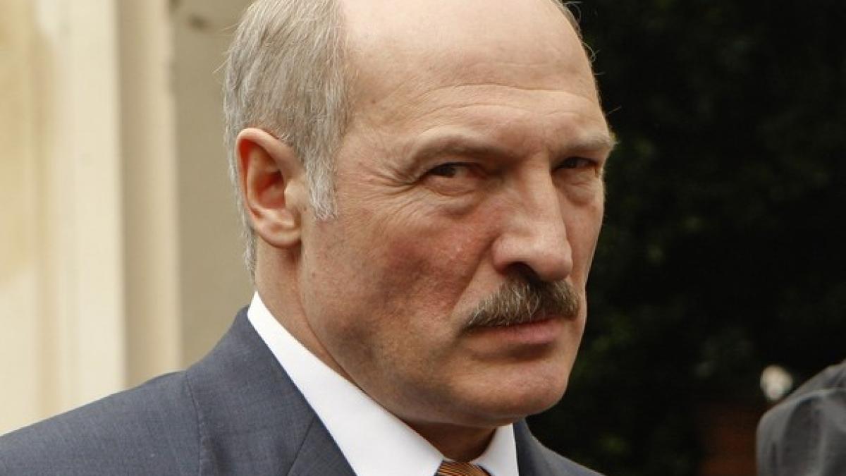 aleksandr lukasenko mai bine sa fii dictator decat homosexual