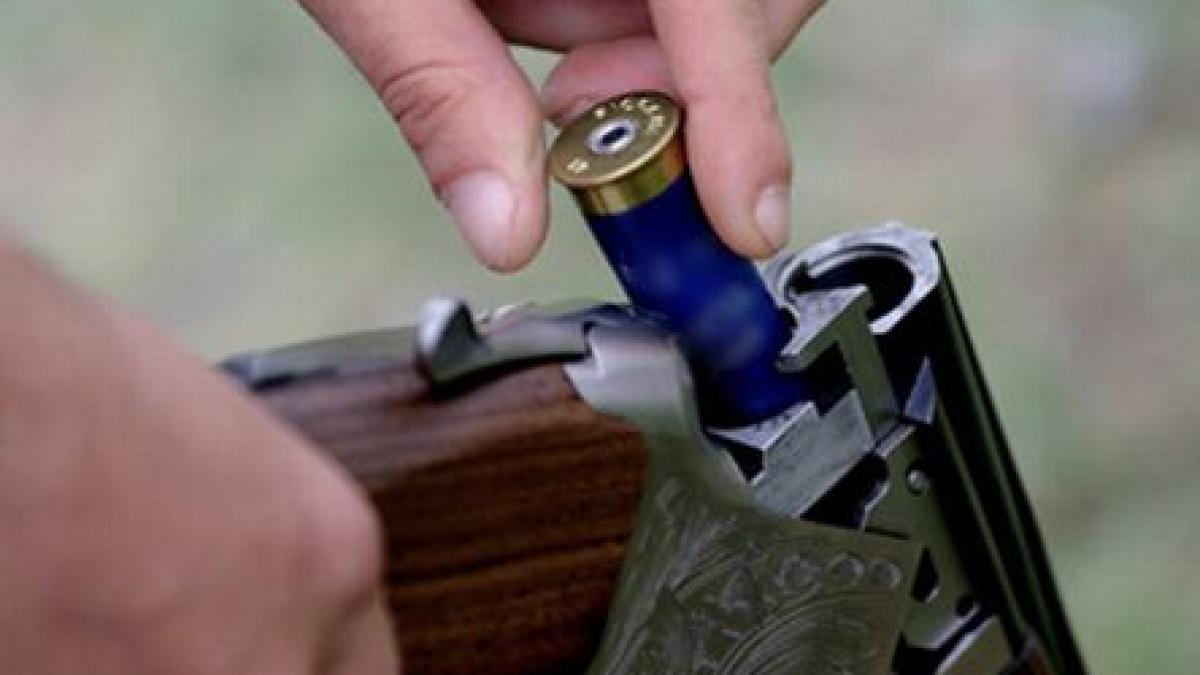 jaf armat in miercurea ciuc vanzatoarea dintr un bar amenintata cu o arma de vanatoare