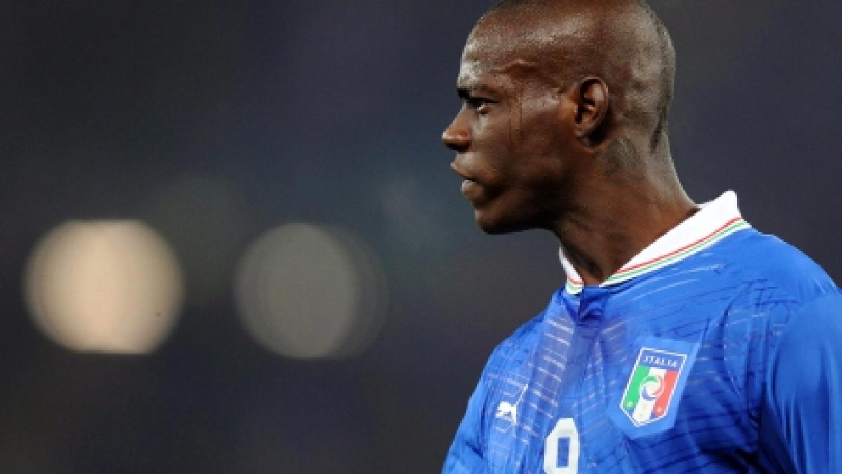 mario balotelli ar putea intra in istorie cu cea mai scumpa vizita la un club de striptease 400 000