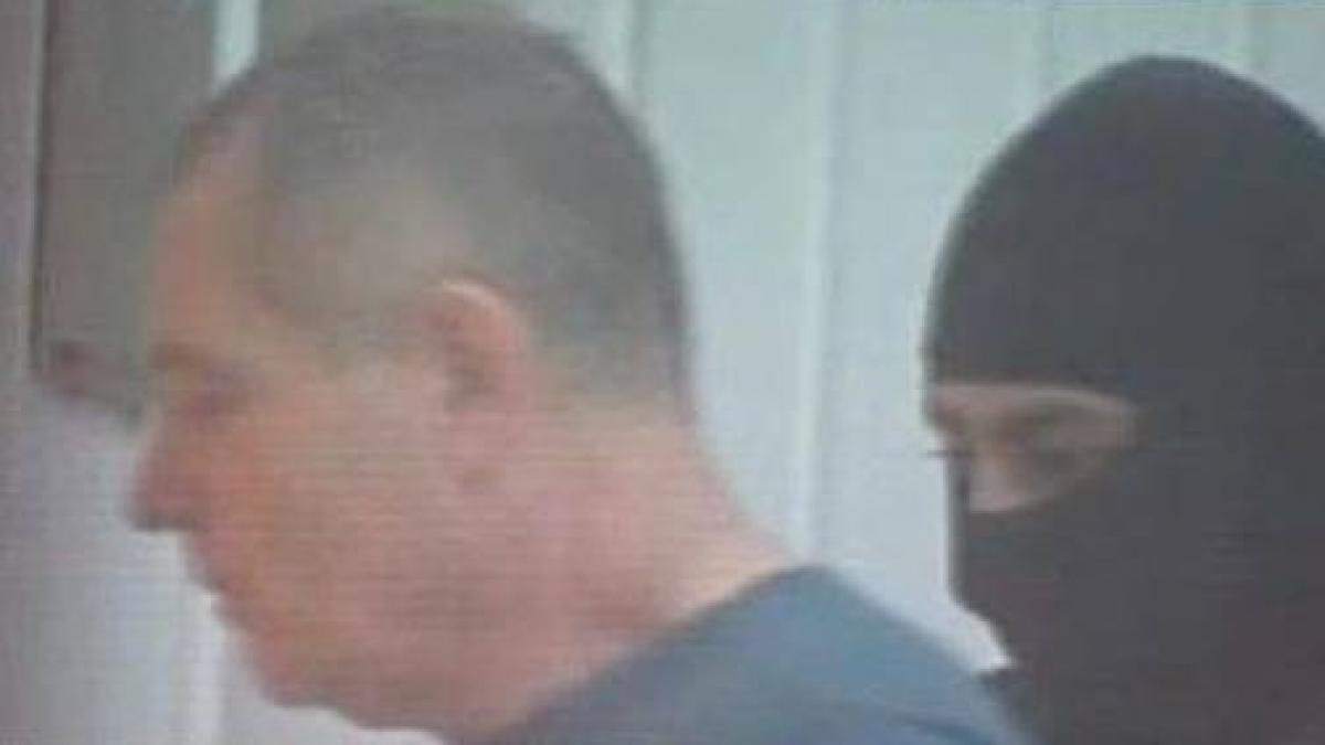 familia groazei secretele din spatele zambetelor calde