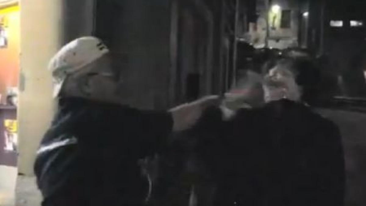 fosta presedinta elvetiana lovita cu o tarta peste fata in plina strada la geneva