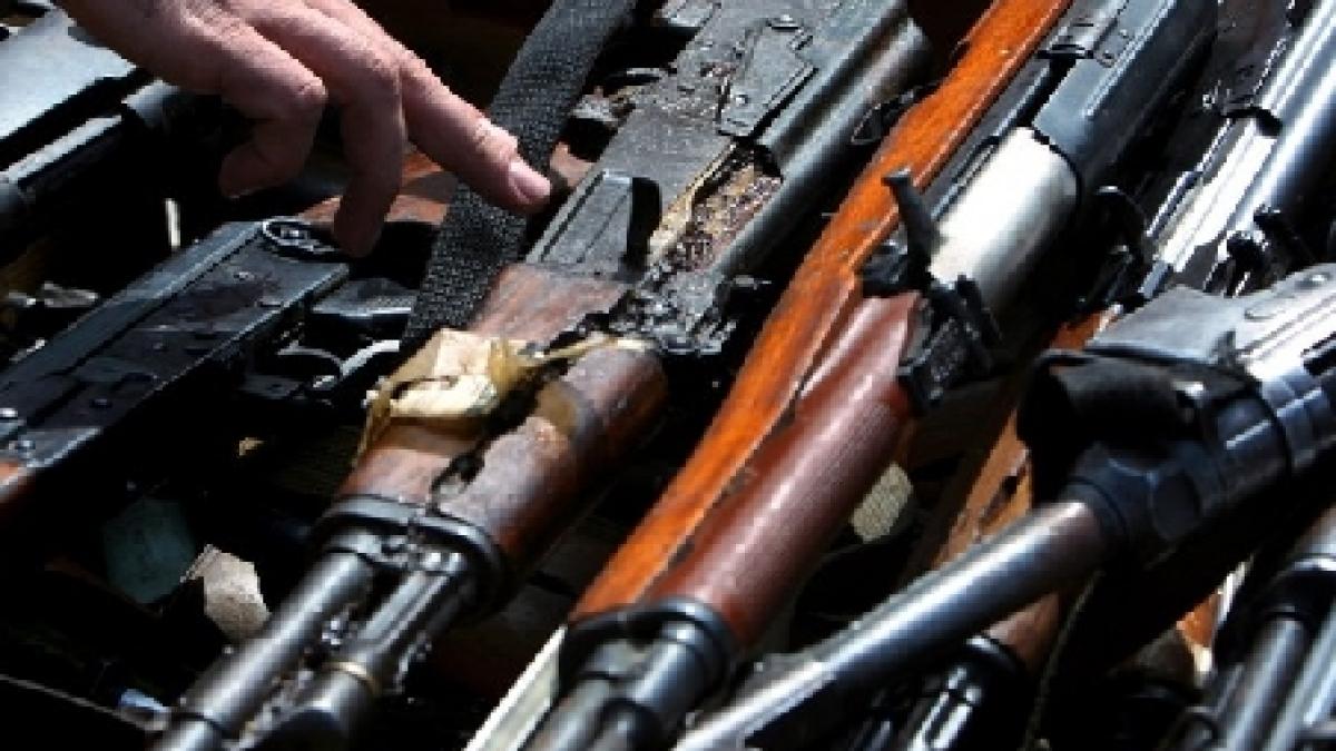 transport ilegal de arme descoperit in vama albita 110 pistoale si carabine 78 400 de cartuse si