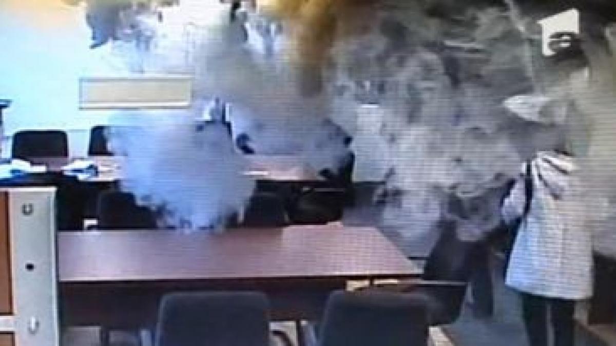 panica la tribunalul din pitesti cladirea evacuata dupa declansarea accidentala a sistemului anti