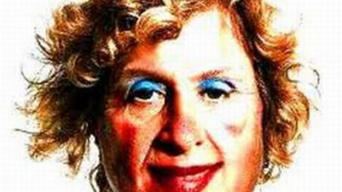 spectacol in curtea spitalului de urgenta din iasi sustinut de o femeie beata