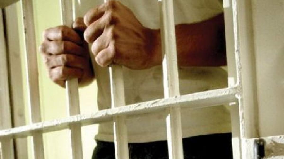 trei romani au jefuit un magazin de bijuterii din italia