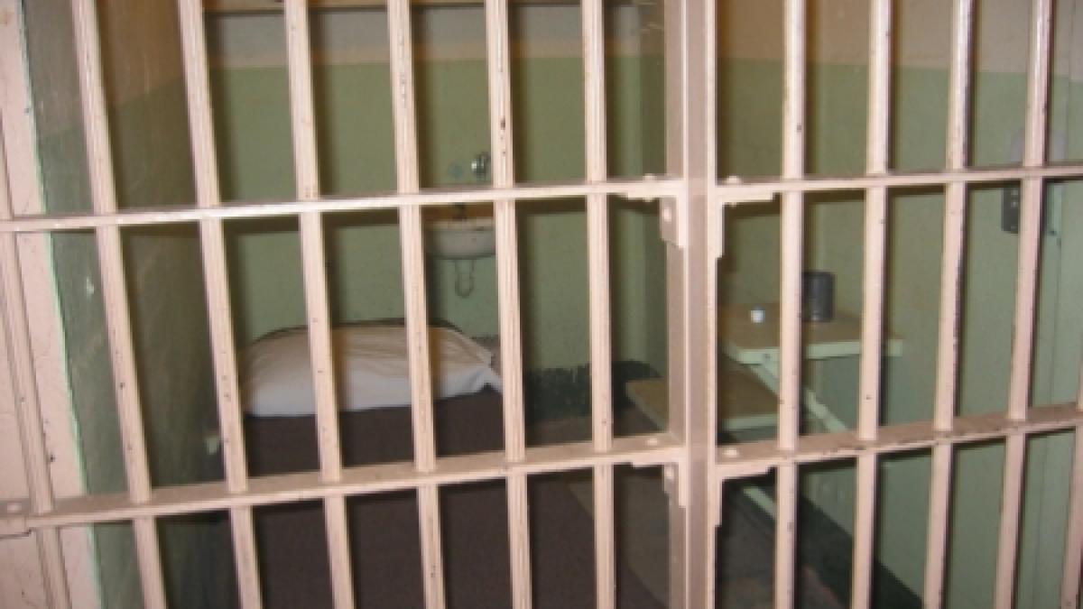 adjunctul penitenciarului codlea si 3 ofiteri au fost retinuti pentru 24 de ore