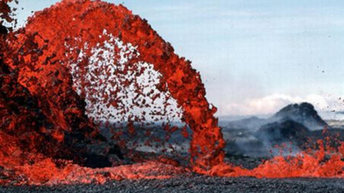 monstrul din hawaii care s a trezit la viata raurile de lava au carbonizat tot ce le a stat in cale