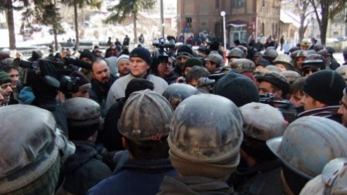 minerii din valea jiului vor primi tichete cadou in valoare de 300 de lei