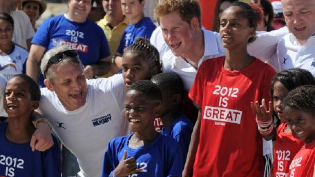 printul harry de la intalniri cu oameni de afaceri la jogging si rugby