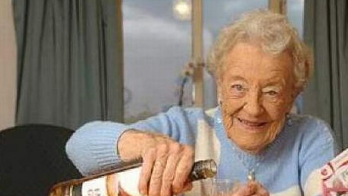 iasi mai multe femei de peste 60 de ani au ajuns la spital cu alcoolemie record dupa ce au