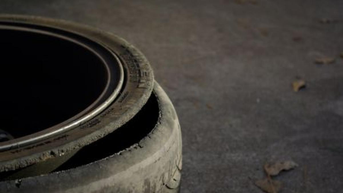 maramures doi politisti aflati pe trotuar au fost raniti dupa ce un sofer a pierdut controlul