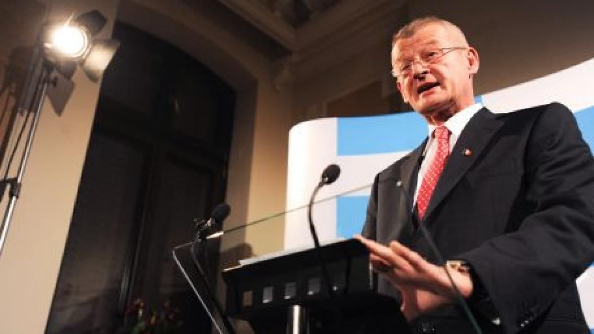 traian basescu oprescu este foarte greu de batut dar in politica trebuie sa ai candidati