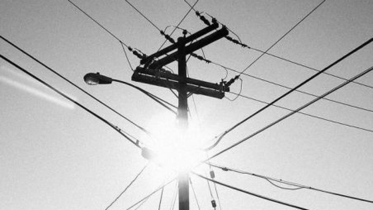 zeci de mii de abonati din arges si olt fara cablu internet si telefon din neatentia unui muncitor