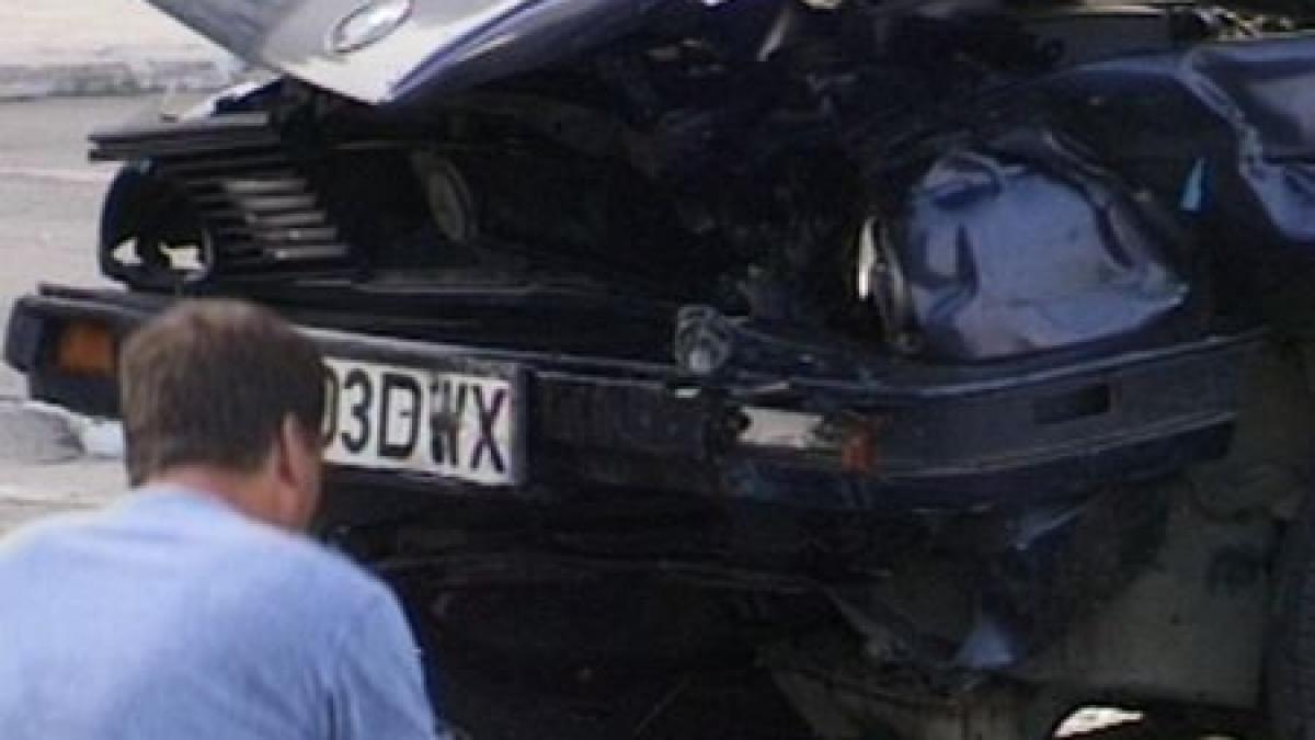 constanta patru persoane sunt cautate de politisti dupa ce au provocat un accident si au parasit