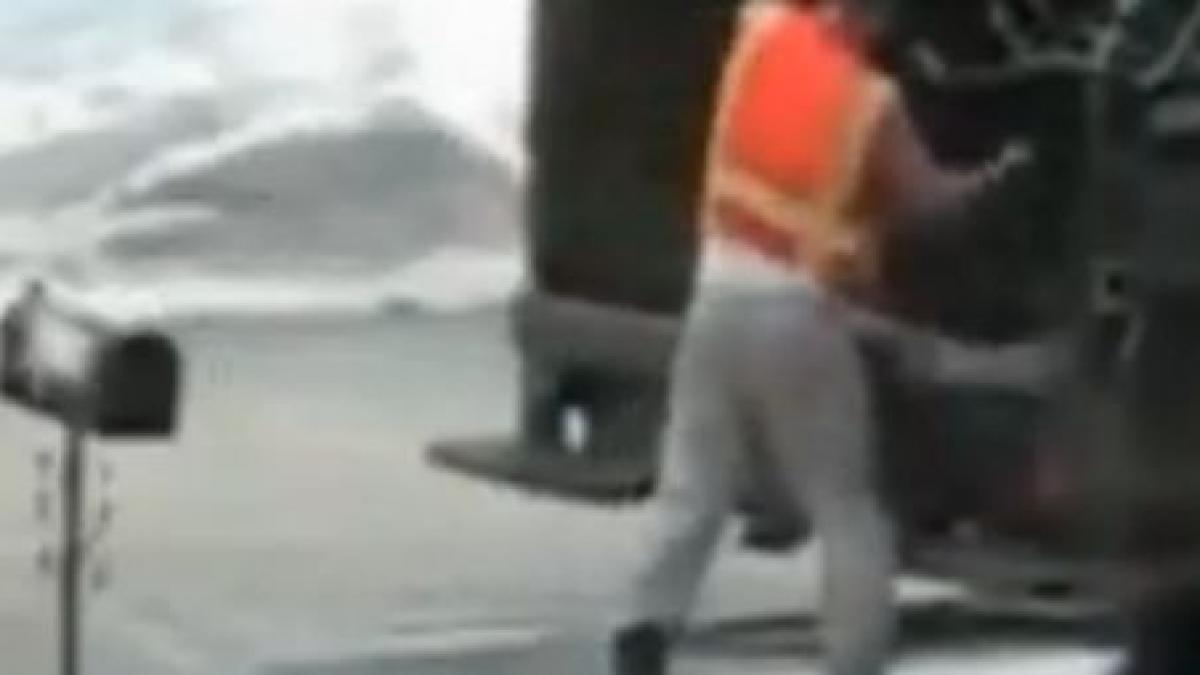 un gunoier isi iese din minti vezi aici cum il lasa nervii