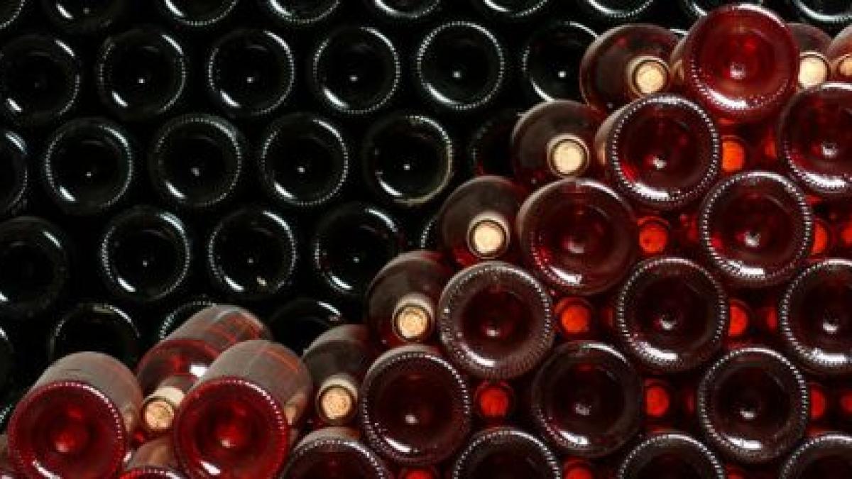 vrancea dosar penal pentru transportul ilegal a 300 de litri de vin