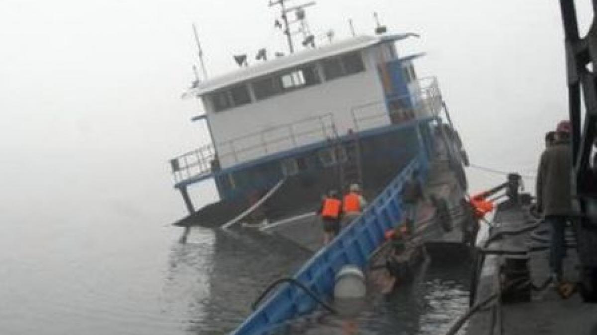 cel putin 32 de morti si zeci de disparuti in bangladesh dupa naufragiul unui feribot