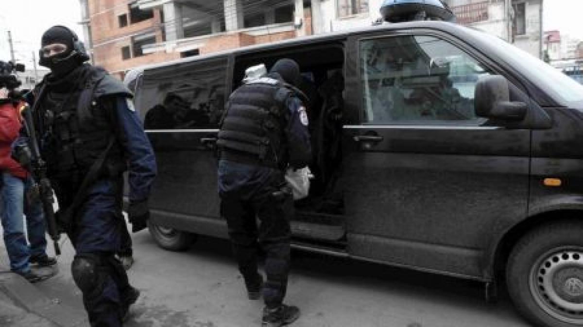 doi cetateni americani de origine libaneza acuzati de fraudarea cfr mesagerie