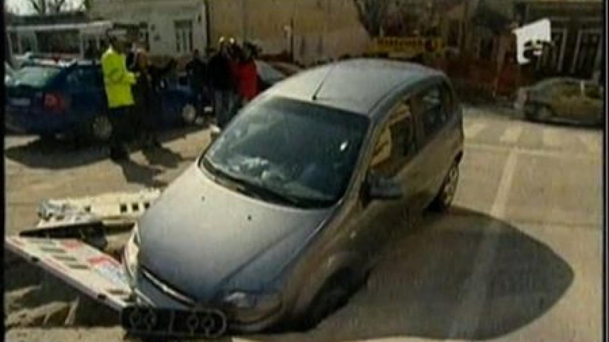 marti 13 o bucuresteanca a fost inghitita de o groapa cu tot cu masina