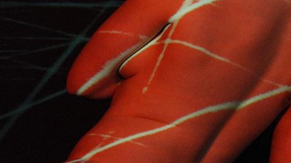 scandal la casa regala dupa ce s a dezbracat complet