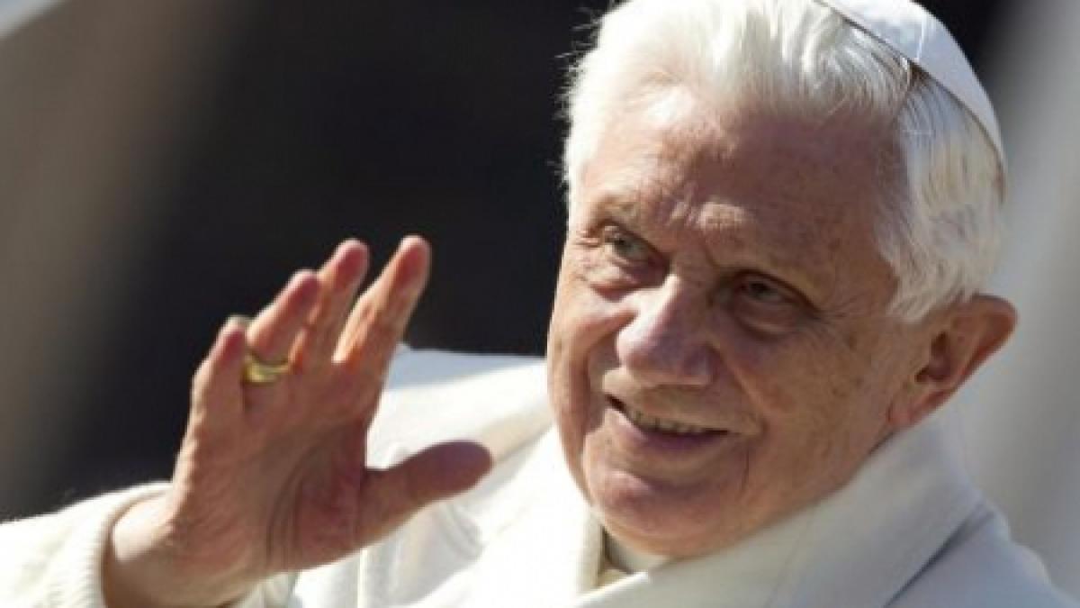papa benedict xvi a intrat in lumea mondena a celebritatilor are un parfum creat special pentru el