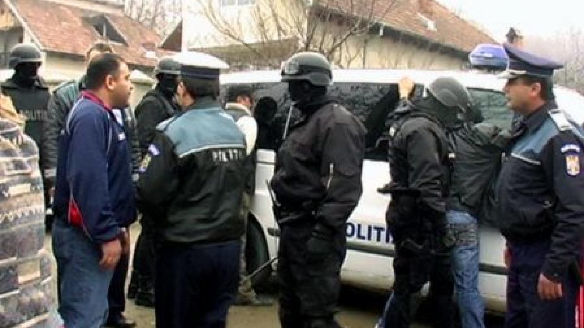 razie de amploare in ploiesti un intreg cartier a fost inchis peste 200 de politisti participa la