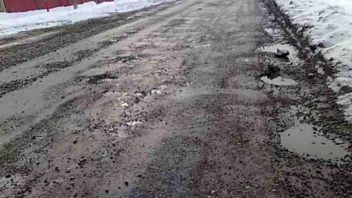 strazile din ploiesti sunt ciuruite de gropi uriase solutia autoritatilor au inceput sa